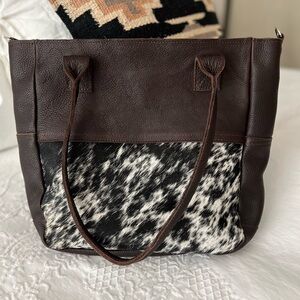 Fringehill Saddle Tote Cowhide in Chocolate
